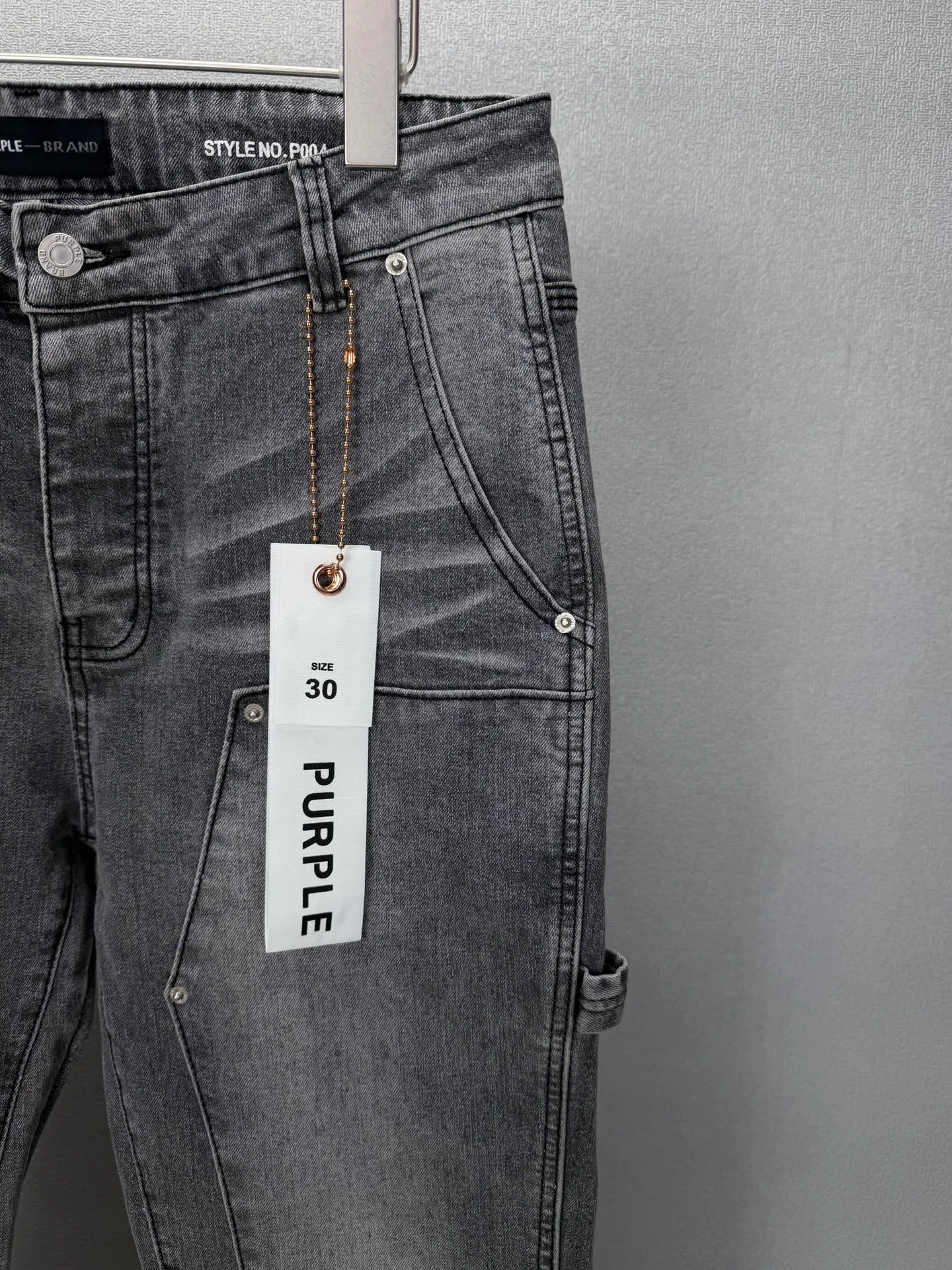 PURPLE BRAND 2026New Arrival Splash Ink Logging Couple Style Boot-cut Loose Jeans High Version High Version Top Ceiling Quality Styles with different wash textures, very friendly to people with thin legs and thick legs. The boot-cut and loose version is very flattering to the leg shape. Moderate length that never goes out of style, easy to match with casual, basic styling for various styles, a must-have in the wardrobe! The fabric is stiff but also makes the upper body soft without losing texture. The washing process is even more perfect. It is a must-have item for everyone! ! ! Washed wheat, hang tag, pants label, three labels complete Color: Gray Size: 28, 30, 32, 34, 36 (five sizes)